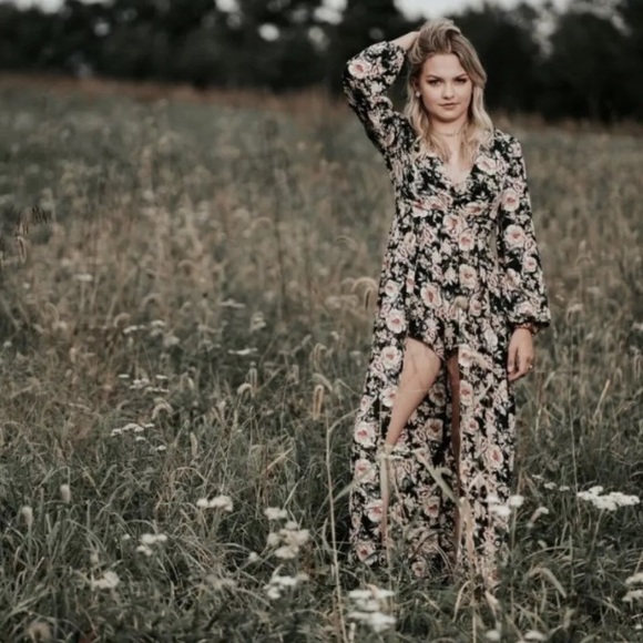 Altar'd State Dresses & Skirts - Altar'd State Walk Through Maxi Dress/Romper
Green Pink Floral Print Size Small